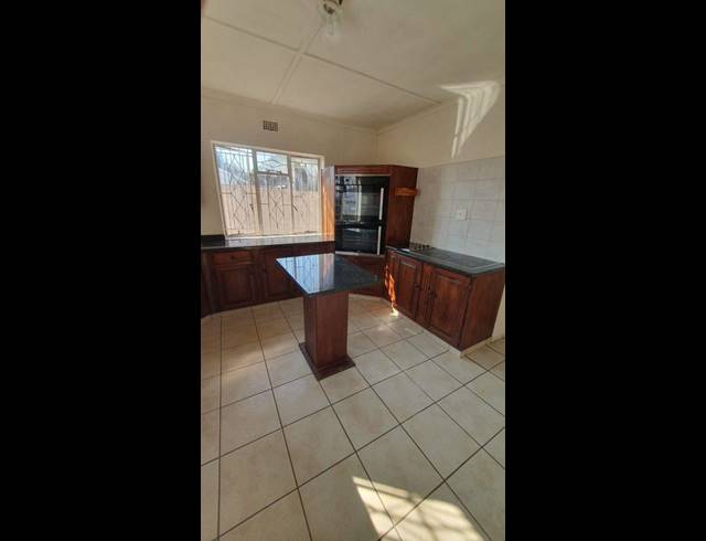 3 BEDROOM PROPERTY TO RENT IN KENSINGTON